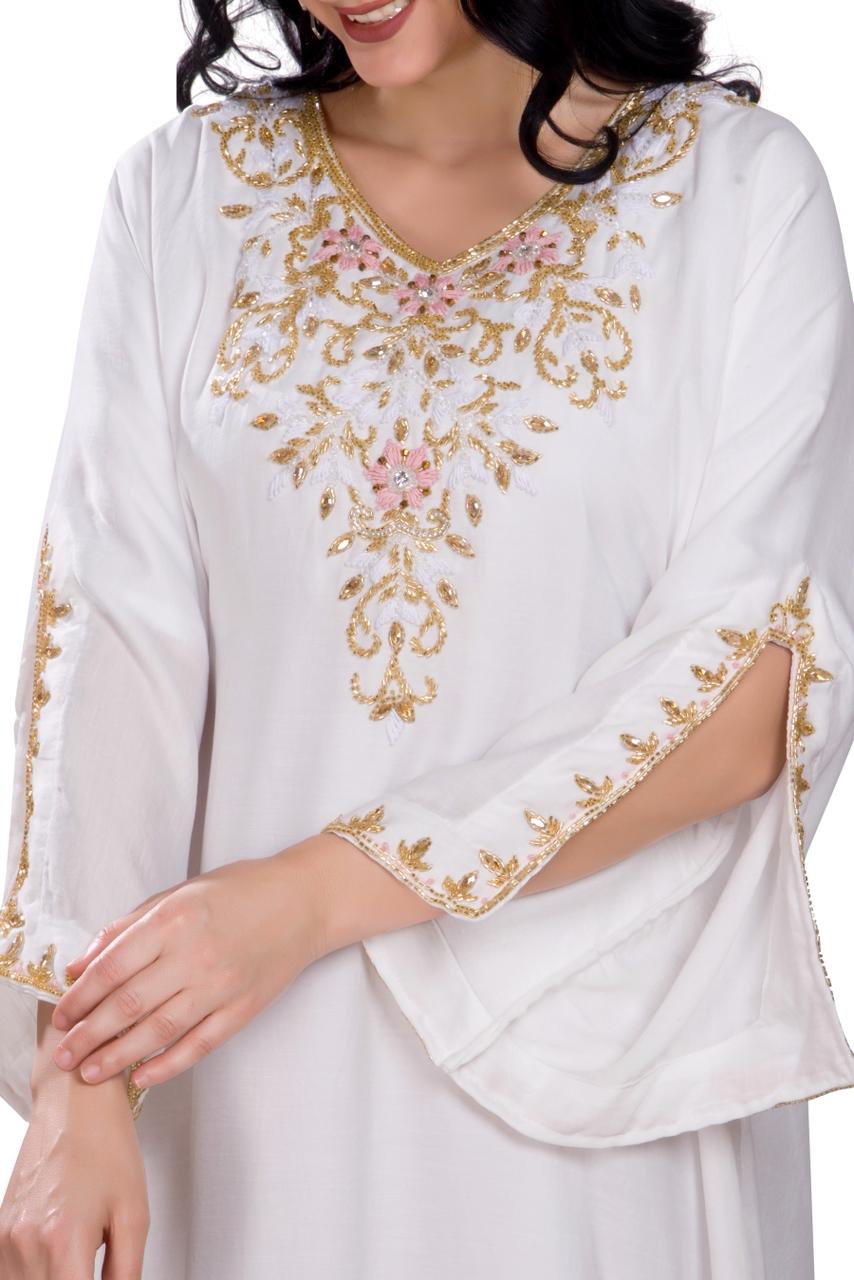 Naura II- Slit sleeves - White